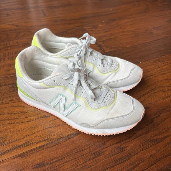 New Balance Women’s Sola Sleek V1 Sneaker Sz 7 Athletic Athleisure Running - Picture 2 of 9